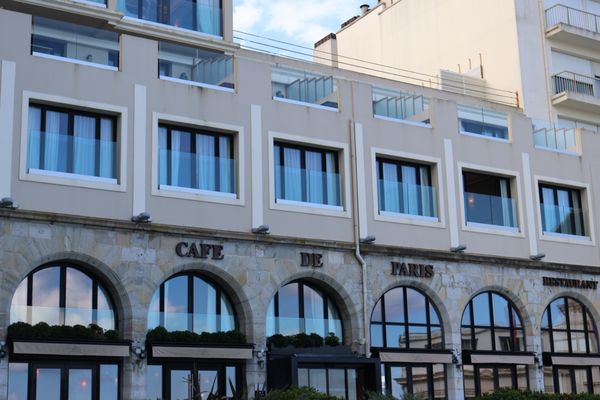 Le Café de Paris by null