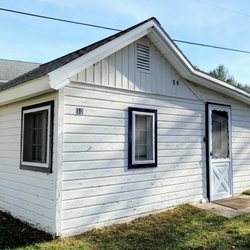 Brookside Cottages & Resort