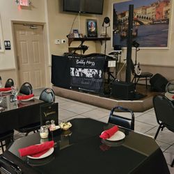 The Original Valentino Italian Restaurant - Entertainment area