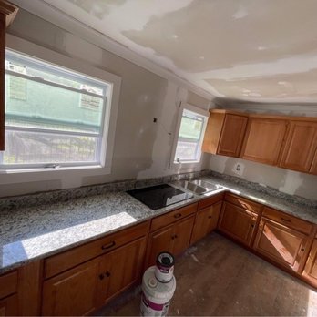 Flash Constructors - Granite Countertop Installation - Carpenters Near Me Flash Constructors - Granite Countertop Installation - Carpenters Near Me