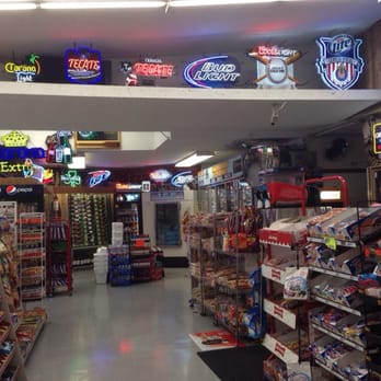 Di Carlo Liquor - Snacks galore - Beer, Wine & Spirits Near Me - Pomona, California Di Carlo Liquor - Snacks galore - Beer, Wine & Spirits Near Me - Pomona, California