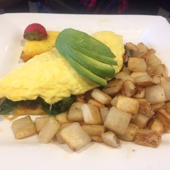 Moena Café - Vegetable omelette with potatoes + avocado - Cafes Near Me - Honolulu, Hawaii