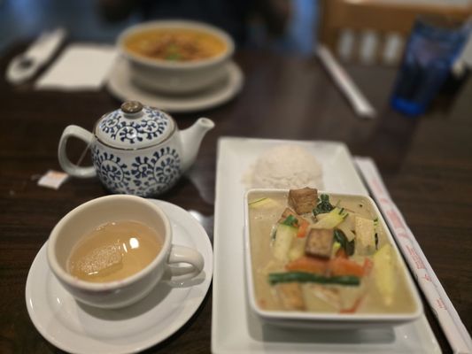 Luv Thai Cuisine by null