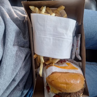 In-N-Out Burger by null