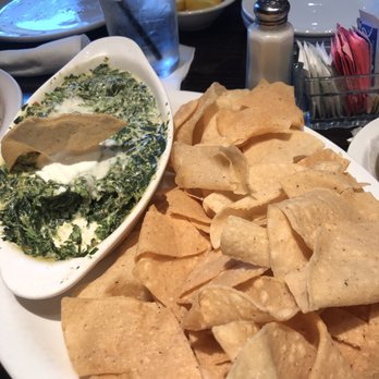 Cheddar's Scratch Kitchen - Spinach dip with sour cream middle - American Near Me - Murfreesboro, Tennessee