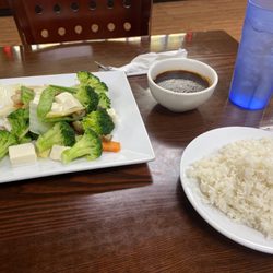 Steamed Vegetables With Bean Curd and Spicy Sauce