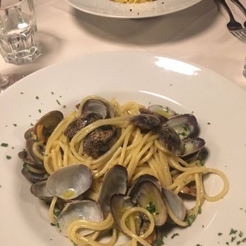 La Scala In Trastevere - Spaghetti alla vongole (12 euros) - Seafood Near Me - Rome, RM