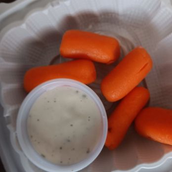 Willy's Wings - Ranch and carrots - Barbeque Near Me - Morrison, Colorado
