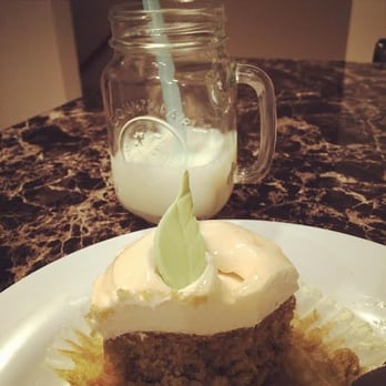 Designer Desserts - Green Tea cupcake...I had to buy one to take home! - Bakeries Near Me - Valparaiso, Indiana