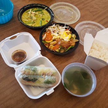 Thai Cuisine - Green Curry, Drunken Noodles, rice, Wonton Soup, and Fresh Rolls - Thai Near Me - Maryville, Tennessee