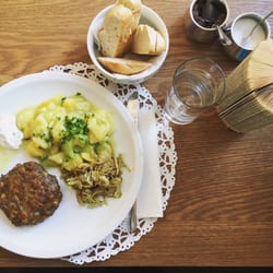 Kaffeehaus zur Weltkugel - Meatball with potato salad