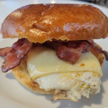 Doro Marketplace - South Main Sandwich - Bakeries Near Me - Wethersfield, Connecticut