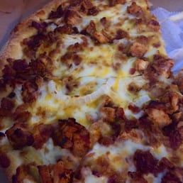 Barbecue chicken pizza. Comes with bacon, yummmm. Barbecue chicken pizza. Comes with bacon, yummmm.