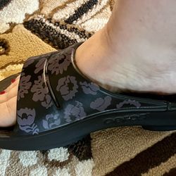 Foot Solutions - Oofos recommended by Foot Solutions. Most cushy comfy sandal!!