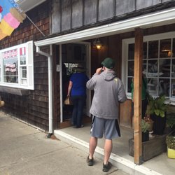 Manzanita Cones & Coffee - So busy with only one sweet employee doing it all.