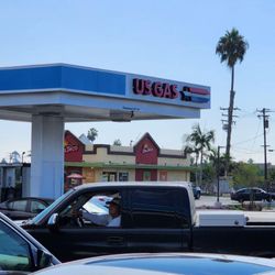 US Gas - Facing towards Irvine Blvd/4th Street.