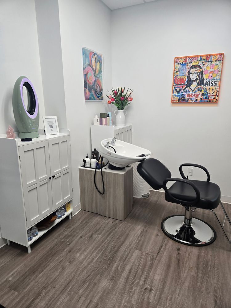 Kimari Salon - Sola Salon Suites Logo