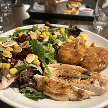 Roosevelts - Chicken and goat cheese salad. - American Near Me - Jackson, Wyoming Roosevelts - Chicken and goat cheese salad. - American Near Me - Jackson, Wyoming