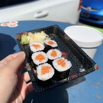 Penn Ave Fish Company - Salmon roll - Sushi Bars Near Me - Pittsburgh, Pennsylvania