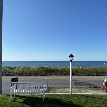 Breakwater Hotel - Front lawn - Hotels Near Me - Provincetown, Massachusetts
