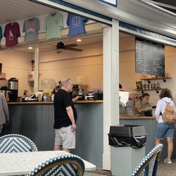 Noddi's Java - Service area - ordering like on the right, pickup area on the left