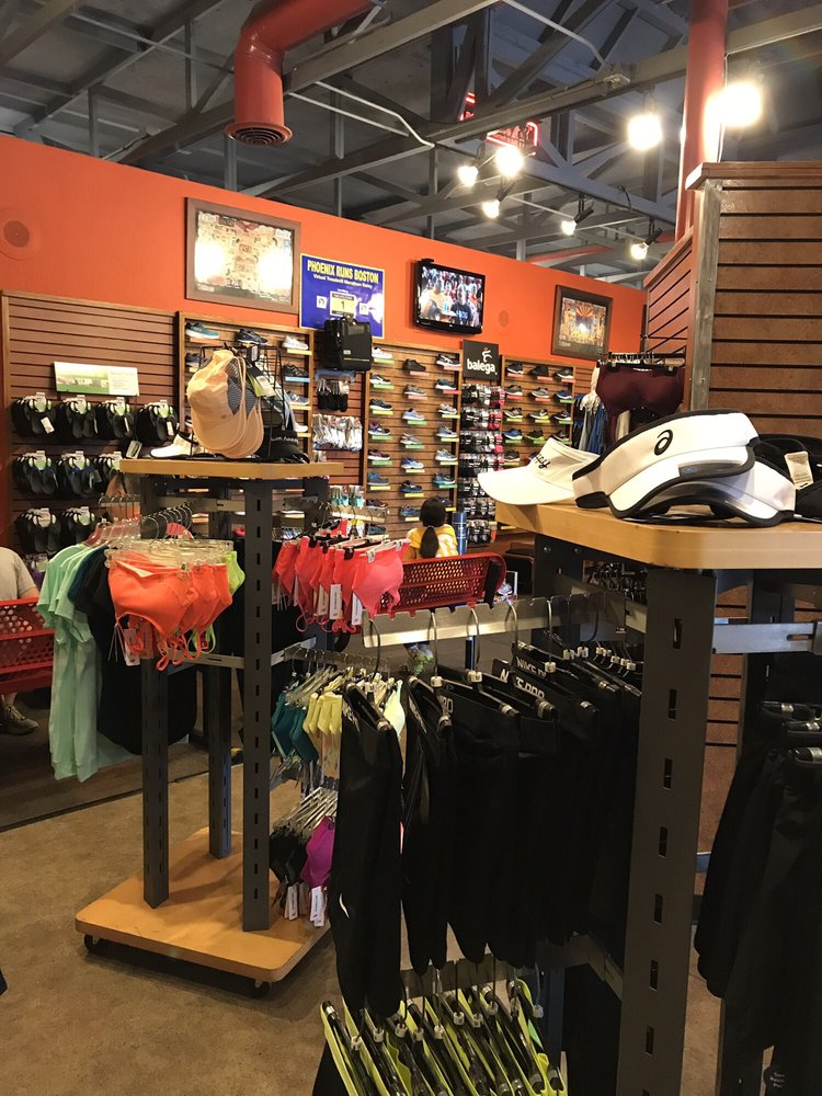 RUNNER’S DEN 35 Photos & 150 Reviews Shoe Stores 6505 N 16th St