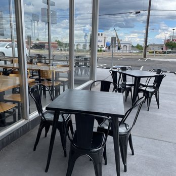 Pickleman's Gourmet Cafe - tables and chairs outside - Pizza Near Me - Oklahoma City, Oklahoma