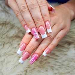 Lacey Nails Lux