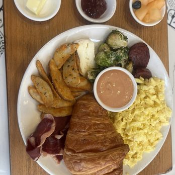 Utopia Caffe - French breakfast - a lot of yum in here - Breakfast & Brunch Near Me - Tustin, California