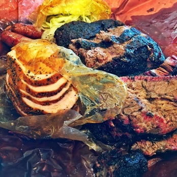 Franklin Barbecue - 3 lbs lean brisket, 1 lbs fatty brisket, 2 sausage links & 1.5 lbs turkey breast - Barbeque Near Me - Austin, Texas