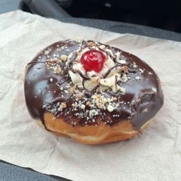 The Banana Split Doughnut. Just look at her!! No more to be said. The Banana Split Doughnut. Just look at her!! No more to be said.