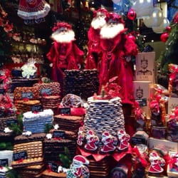 Nobis Printen e.K., Backwaren und Printen - Prettiest store windows during Christmas time
