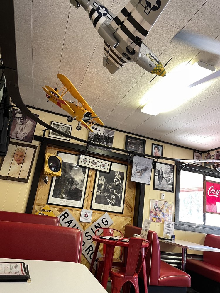The Yesterday's Diner Logo