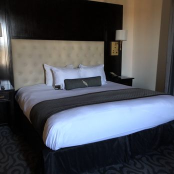 Hotel Blackhawk, Autograph Collection - King sized suite - Hotels Near Me - Davenport, Iowa Hotel Blackhawk, Autograph Collection - King sized suite - Hotels Near Me - Davenport, Iowa