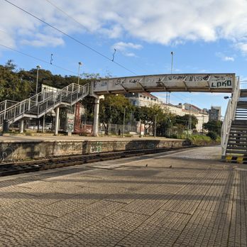 Estación de Santos - Pedestrian overpass at Estación de Santos, Lisboa - Train Stations Near Me - Lisbon, 11