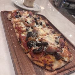 Funghi and pancetta pizza