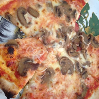 Ai Do Mati - Very good--not sure the mushrooms were fresh, but all good in my book. - Italian Near Me - Lido, VE