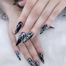 Vivid Nails Wilsonville