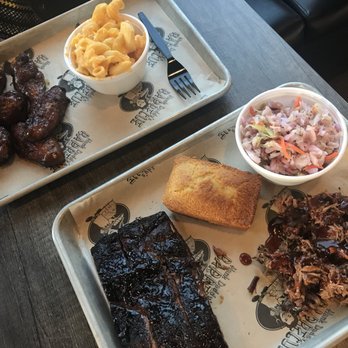 Hank Daddy's Barbecue - House made slaw, corn bread and the popular Mac and cheese - Southern Near Me - Vaughan, Ontario