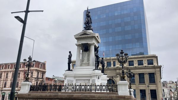 Monumento a Los Heroes de Iquique by null