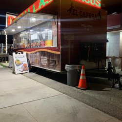 Tacos El Caporal - Oxnard - View of the truck