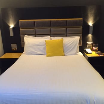Roomzzz Chester City - Hotels Near Me - Chester, CHW