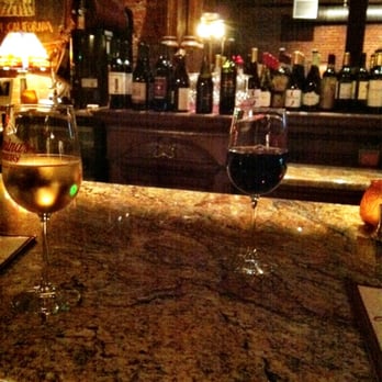Farina's Winery & Cafe - Bar - Italian Near Me - Grapevine, Texas