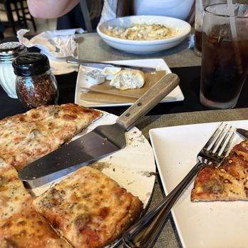 Il Baretto - Fettuccine with chicken and my personal sausage pizza (it's a lot for a personal) - Pizza Near Me - Plantation, Florida