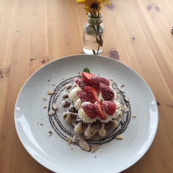 Cafe Maji - Strawberry Nutella Waffle - Coffee & Tea Near Me - Artesia, California
