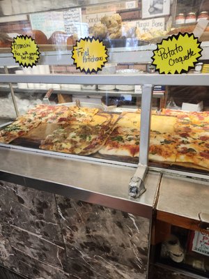 Freddy's Pizza by null