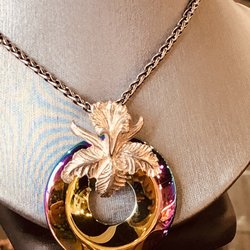 My Jeweler - Same pendant on display at My Jeweler with a different attachment
