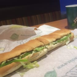 Subway - Italian BMT med isbergssallad,gurka,paprika och chipotle southwest sås.