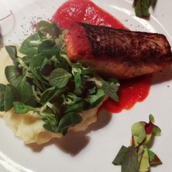 Eat&Meet - Łosoś smażony, krem z czerwonej papryki