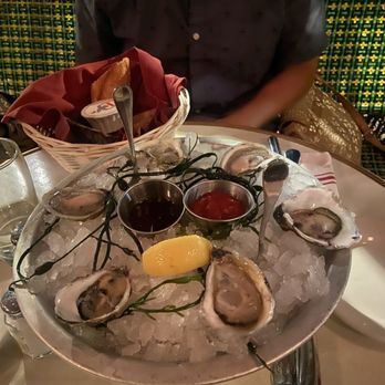 Le Diplomate - Local Oysters - Brasseries Near Me - Washington, DC, District of Columbia